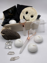 Load image into Gallery viewer, Quartz Pamper Gift Box
