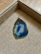 Load image into Gallery viewer, Agate Slice Pendant
