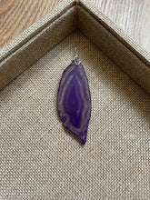 Load image into Gallery viewer, Agate Slice Pendant purple