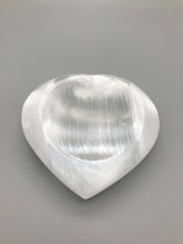 Load image into Gallery viewer, Selenite Heart Bowl
