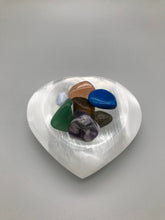 Load image into Gallery viewer, Selenite Heart Bowl