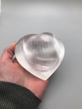 Load image into Gallery viewer, Selenite Heart Bowl