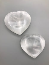 Load image into Gallery viewer, Selenite Heart Bowl